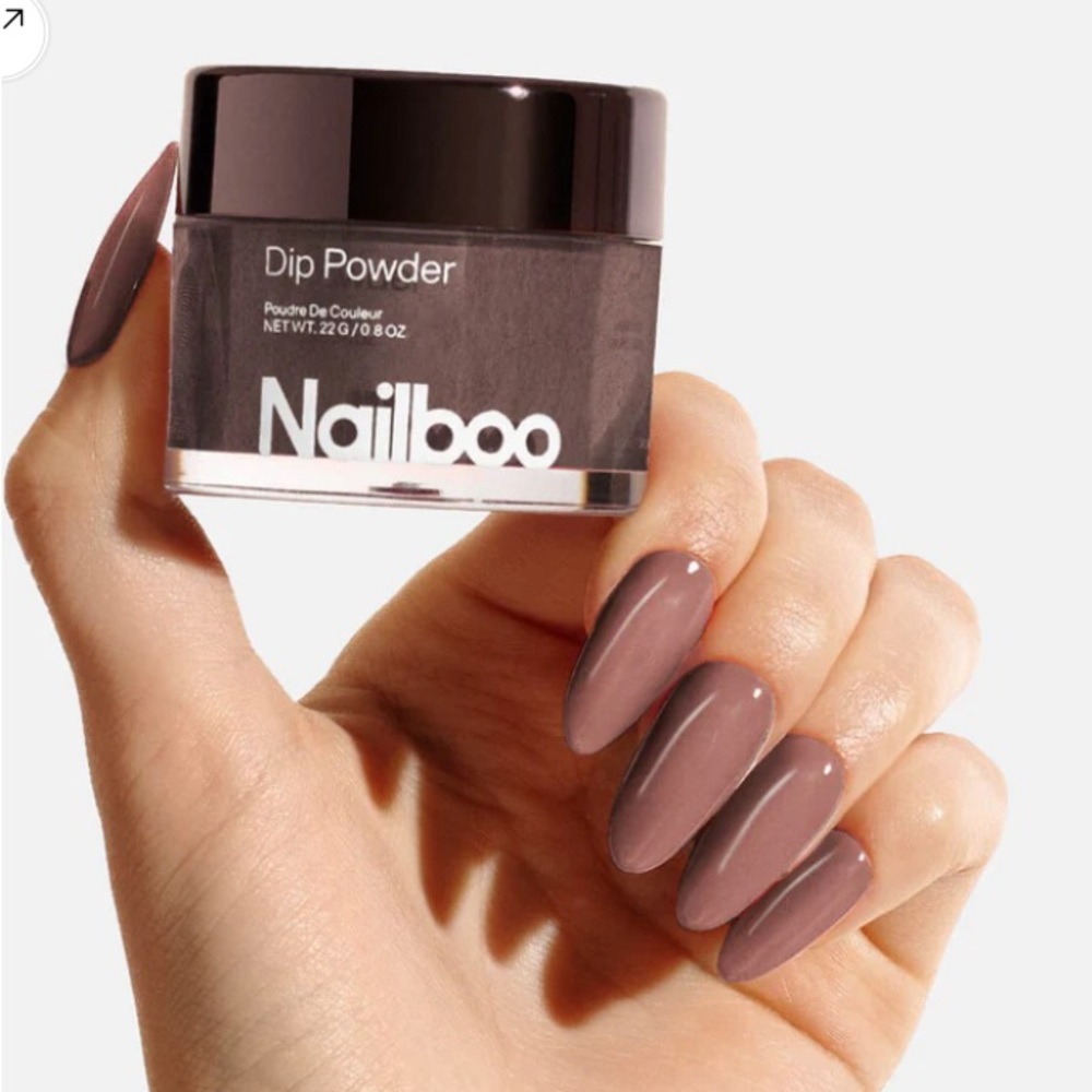 Nailboo dip powder:  Espresso Elegance